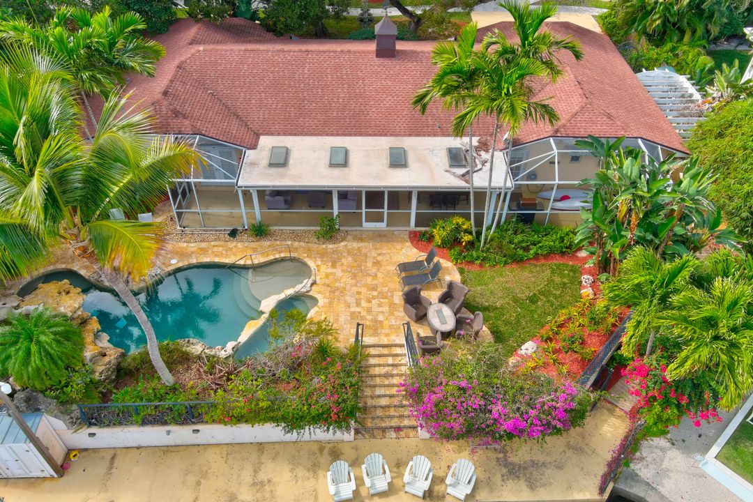 For Sale: $2,699,000 (4 beds, 3 baths, 2400 Square Feet)