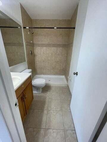 На продажу: $249,900 (2 спален, 2 ванн, 1242 Квадратных фут)