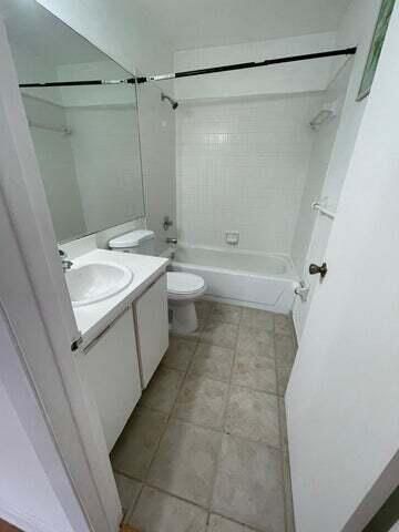 На продажу: $249,900 (2 спален, 2 ванн, 1242 Квадратных фут)