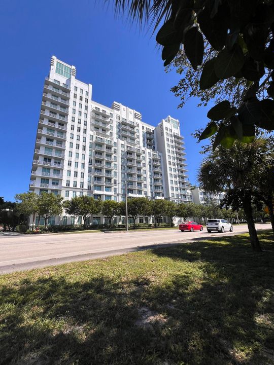 Под контрактом: $2,000 (0 спален, 1 ванн, 774 Квадратных фут)