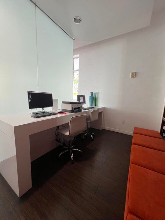 Под контрактом: $2,000 (0 спален, 1 ванн, 774 Квадратных фут)