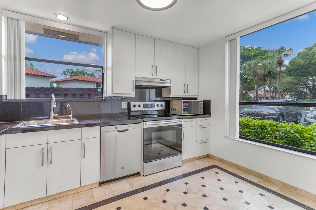 出租: $2,750 (2 贝兹, 2 浴室, 1108 平方英尺)