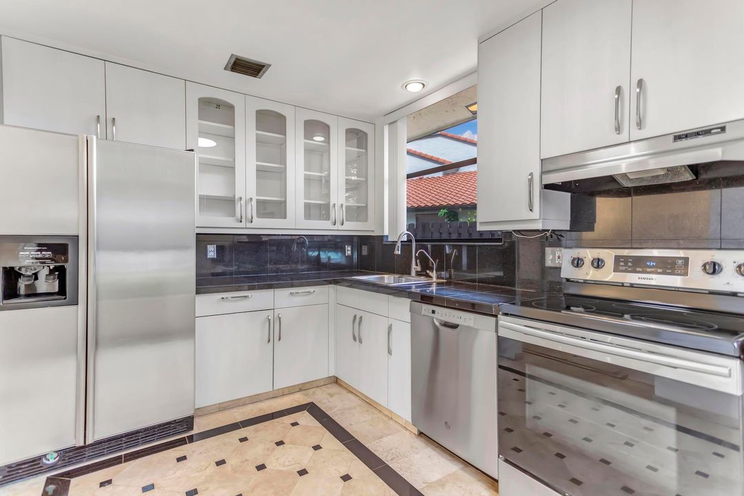 出租: $2,750 (2 贝兹, 2 浴室, 1108 平方英尺)