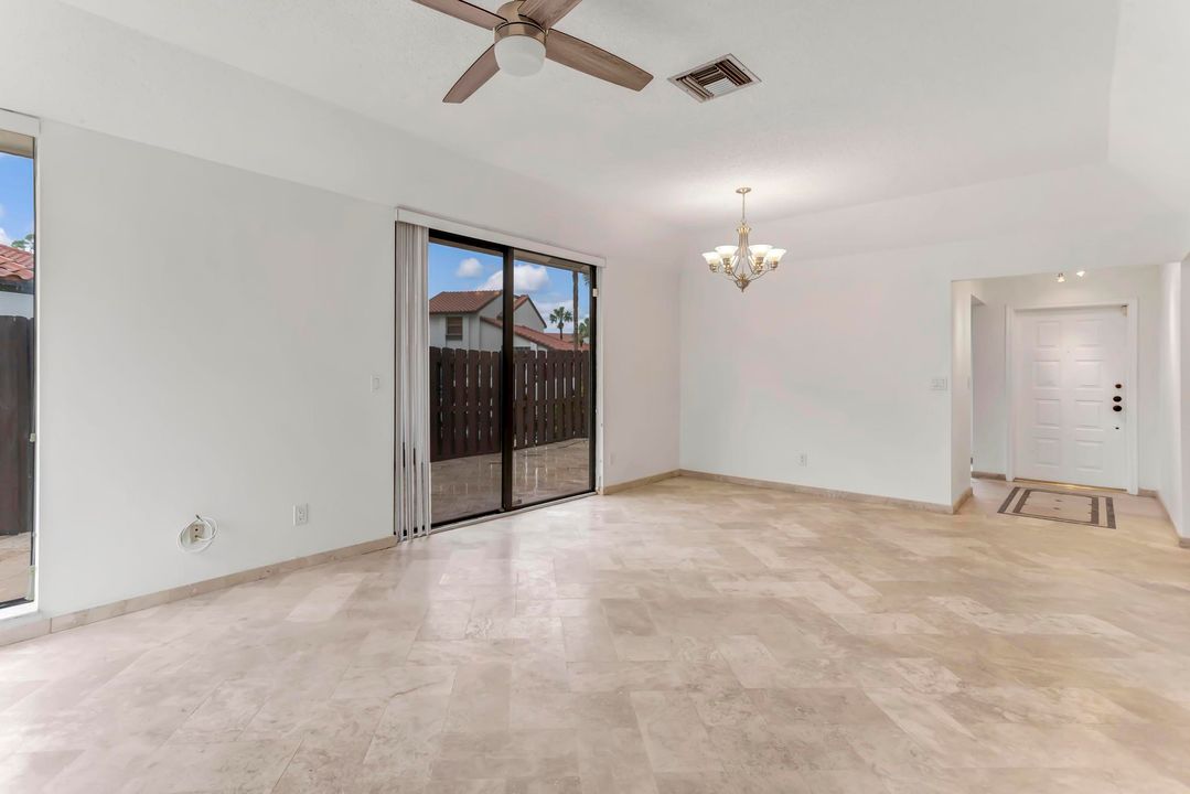 出租: $2,750 (2 贝兹, 2 浴室, 1108 平方英尺)