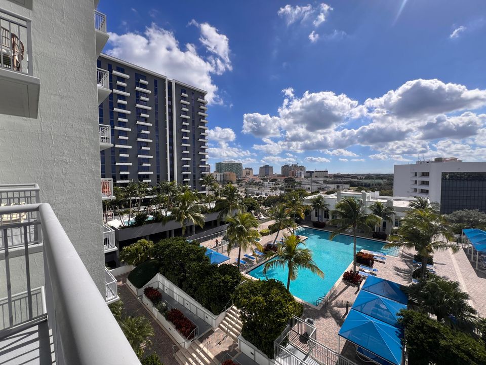 Под контрактом: $2,000 (0 спален, 1 ванн, 774 Квадратных фут)