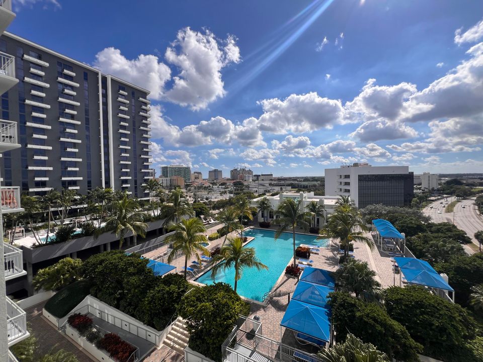 Под контрактом: $2,000 (0 спален, 1 ванн, 774 Квадратных фут)