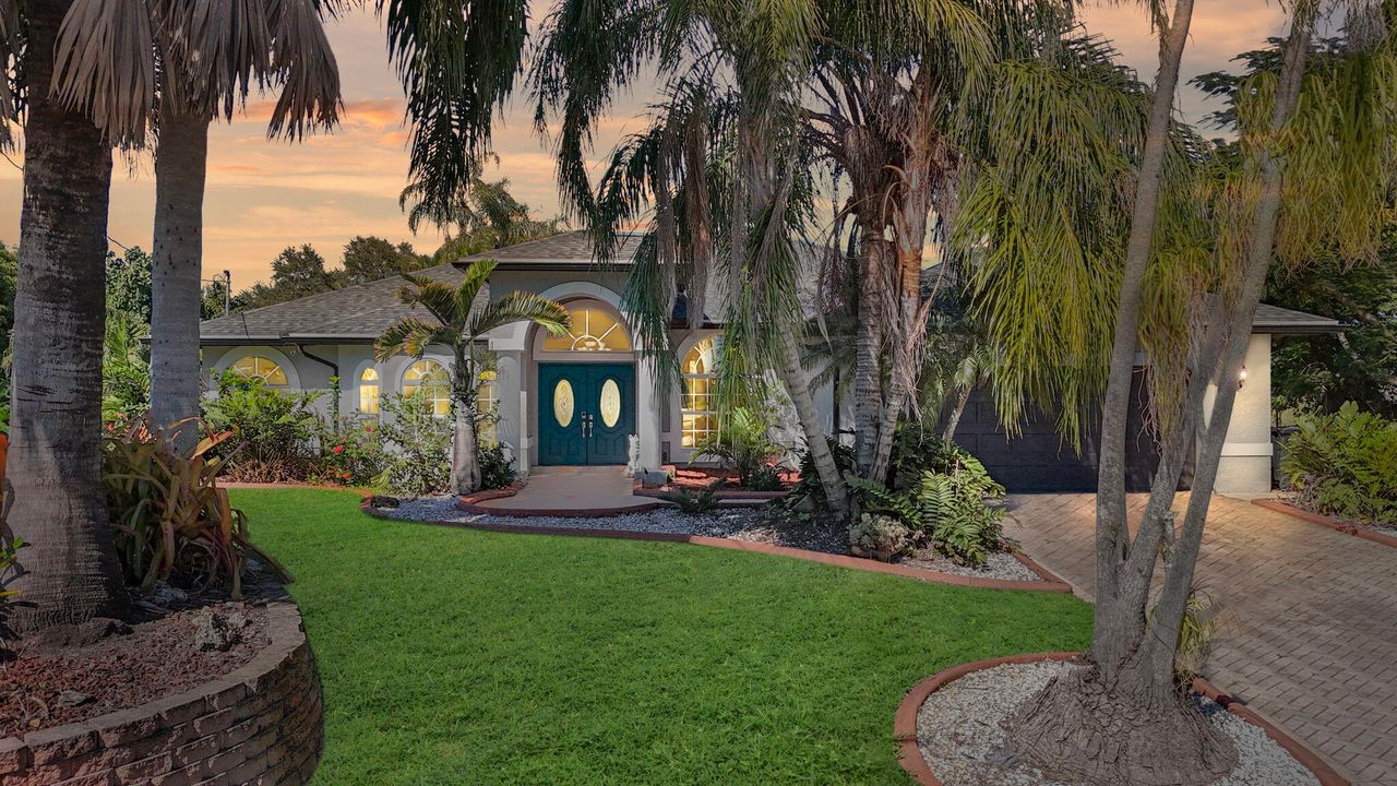 На продажу: $580,000 (4 спален, 2 ванн, 2080 Квадратных фут)