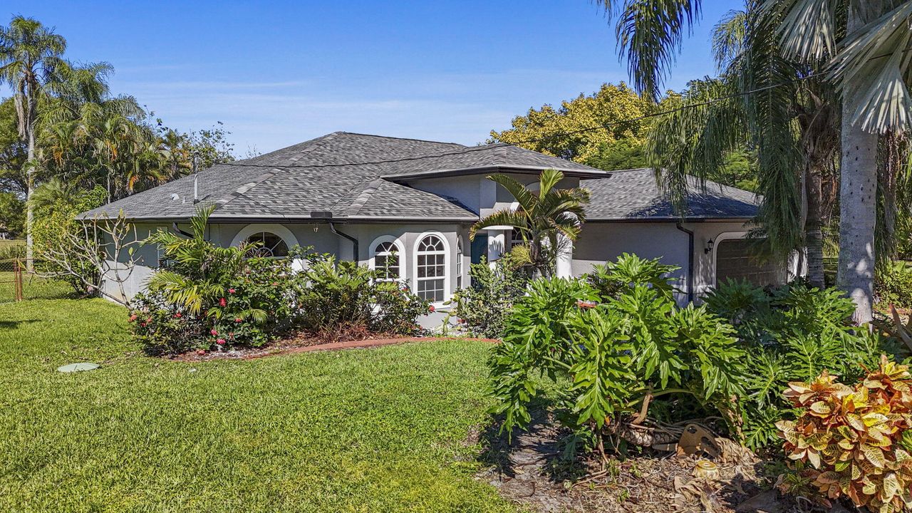 На продажу: $580,000 (4 спален, 2 ванн, 2080 Квадратных фут)