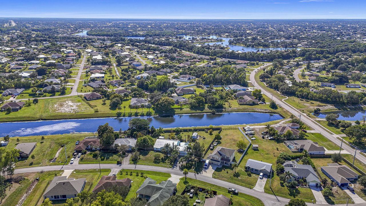 На продажу: $580,000 (4 спален, 2 ванн, 2080 Квадратных фут)