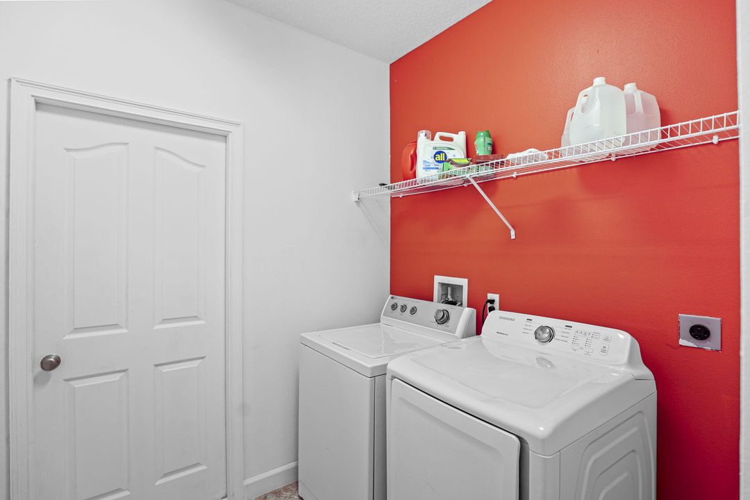 На продажу: $580,000 (4 спален, 2 ванн, 2080 Квадратных фут)