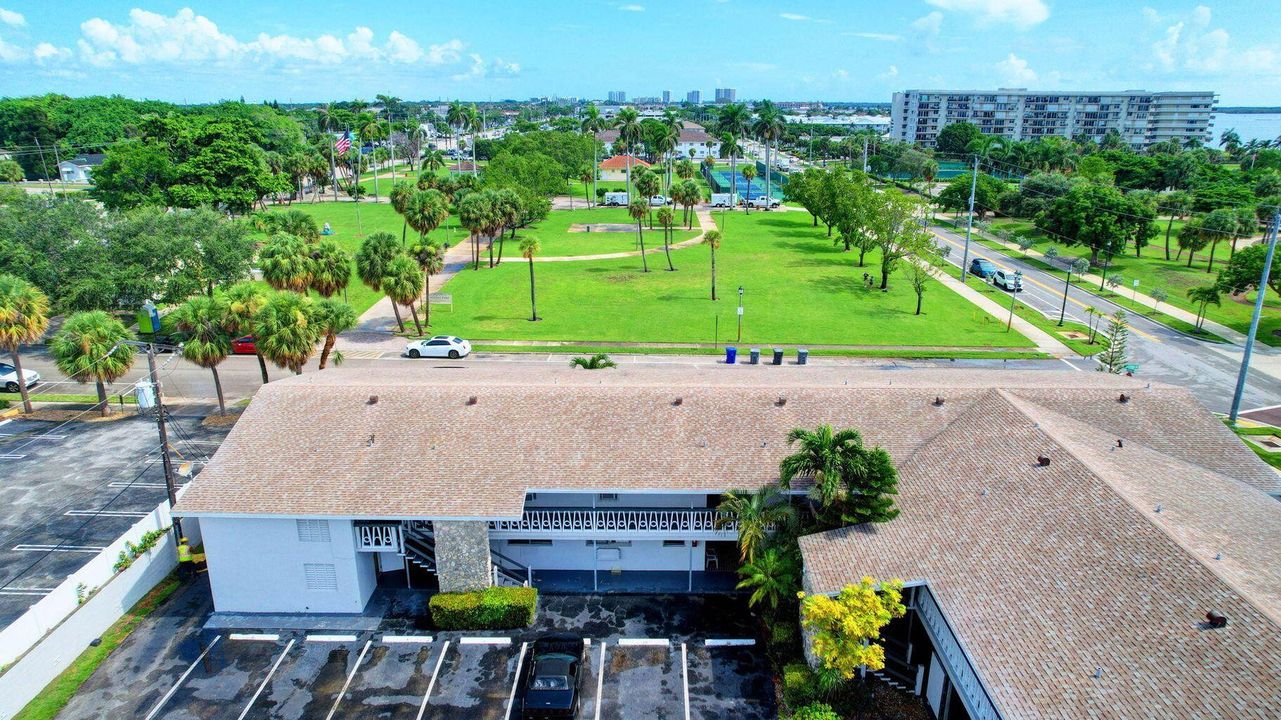 For Rent: $1,850 (1 beds, 1 baths, 698 Square Feet)