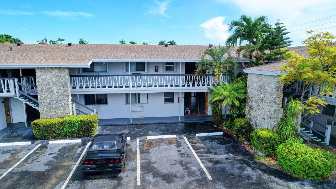 For Rent: $1,850 (1 beds, 1 baths, 698 Square Feet)