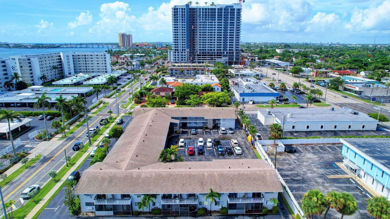 For Rent: $1,850 (1 beds, 1 baths, 698 Square Feet)