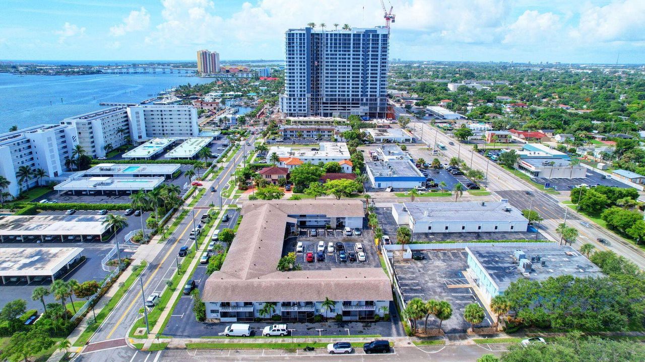 For Rent: $1,850 (1 beds, 1 baths, 698 Square Feet)