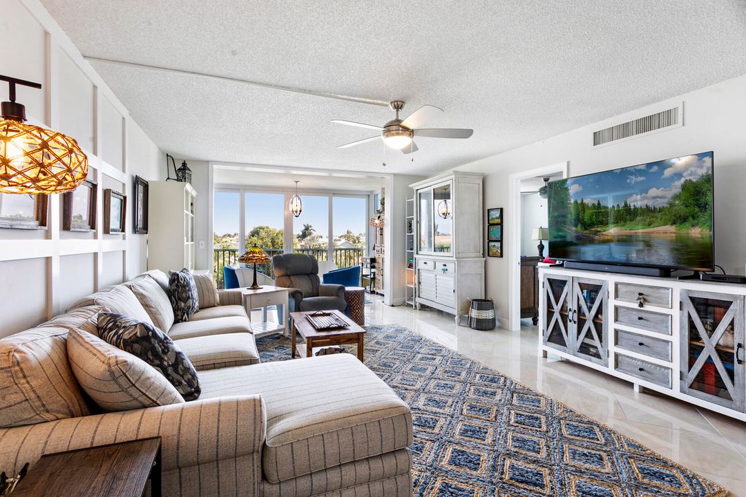 En Venta: $398,750 (2 camas, 2 baños, 1200 Pies cuadrados)