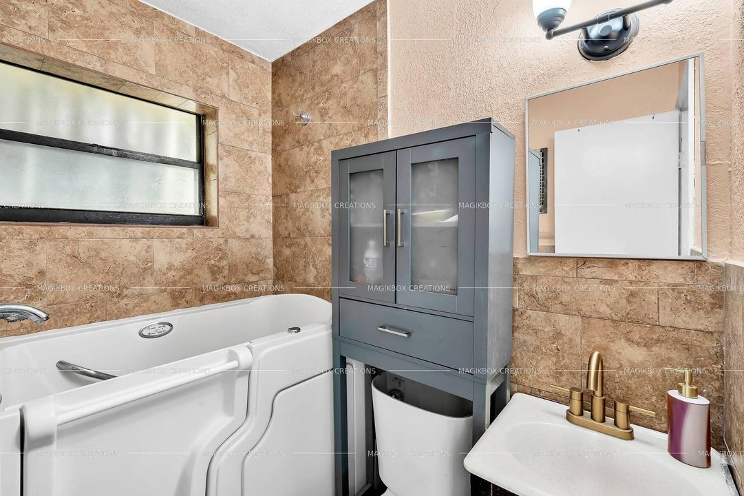 На продажу: $389,900 (3 спален, 2 ванн, 1592 Квадратных фут)