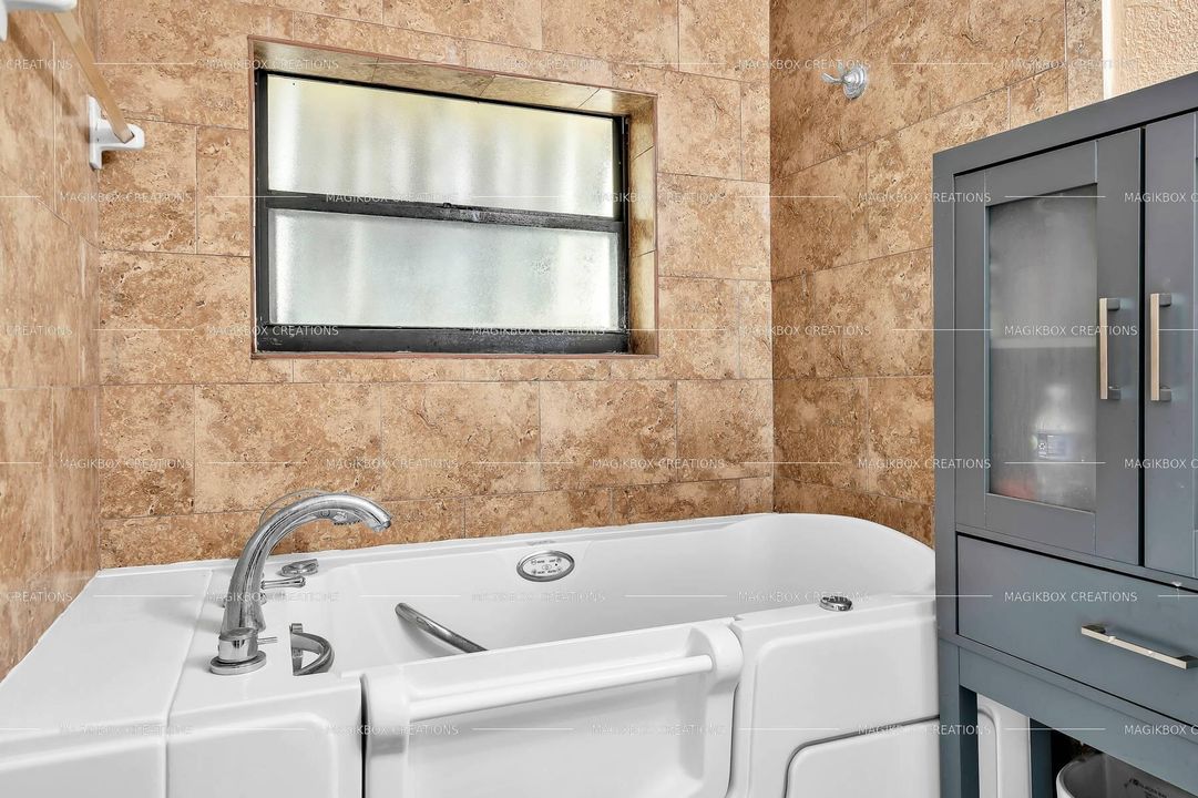 На продажу: $389,900 (3 спален, 2 ванн, 1592 Квадратных фут)