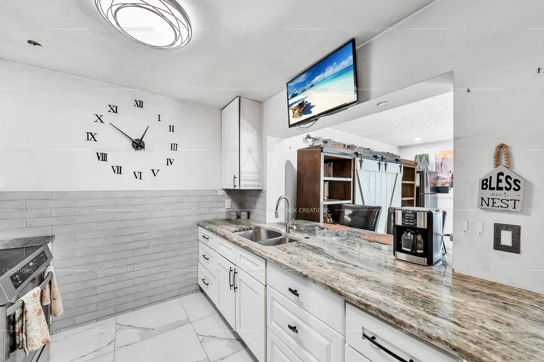 На продажу: $389,900 (3 спален, 2 ванн, 1592 Квадратных фут)