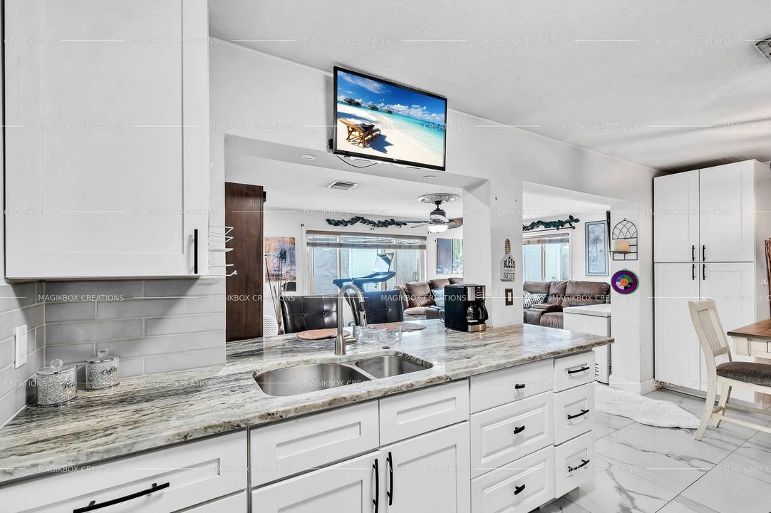 На продажу: $389,900 (3 спален, 2 ванн, 1592 Квадратных фут)