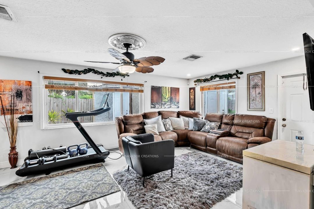 На продажу: $389,900 (3 спален, 2 ванн, 1592 Квадратных фут)