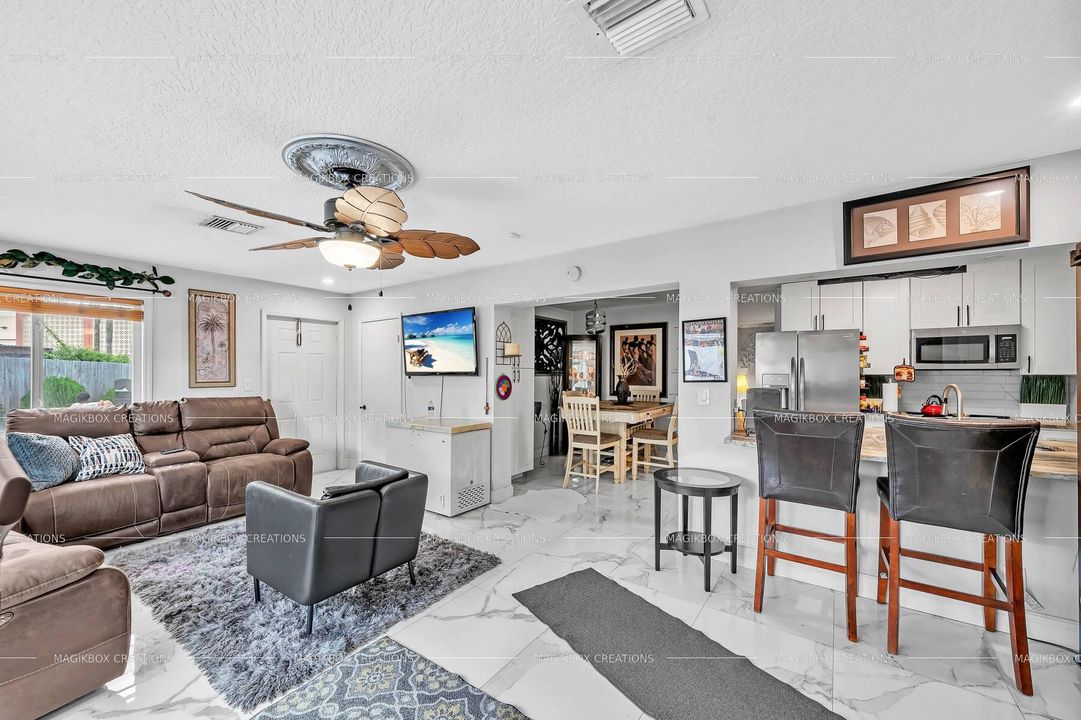 На продажу: $389,900 (3 спален, 2 ванн, 1592 Квадратных фут)