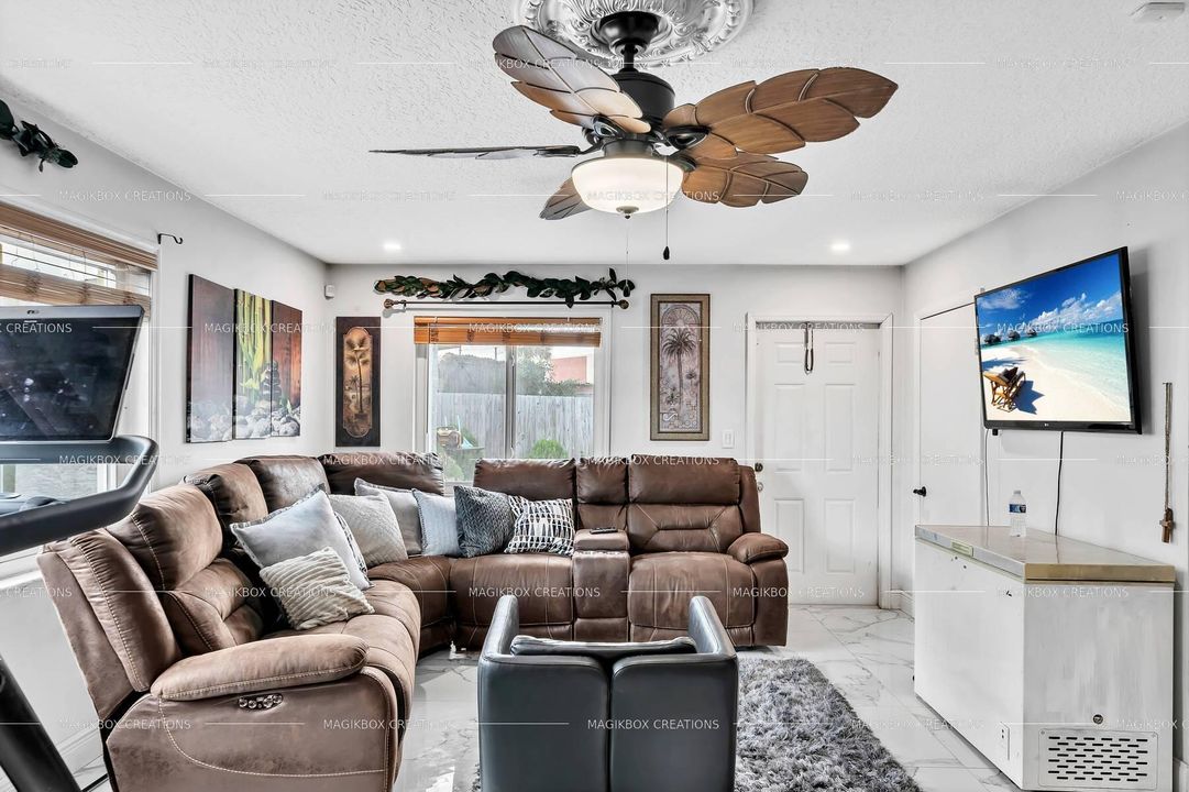 На продажу: $389,900 (3 спален, 2 ванн, 1592 Квадратных фут)