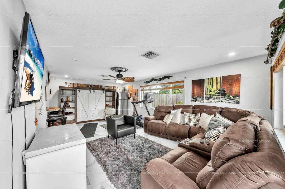 На продажу: $389,900 (3 спален, 2 ванн, 1592 Квадратных фут)