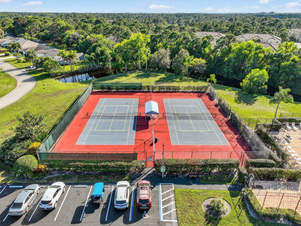 For Sale: $315,000 (2 beds, 2 baths, 1193 Square Feet)