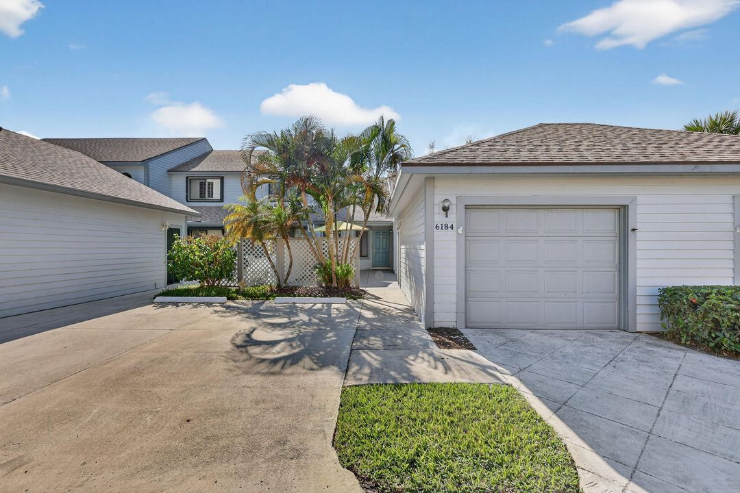 For Sale: $315,000 (2 beds, 2 baths, 1193 Square Feet)