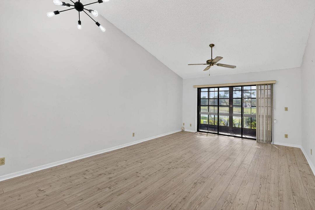 For Sale: $315,000 (2 beds, 2 baths, 1193 Square Feet)