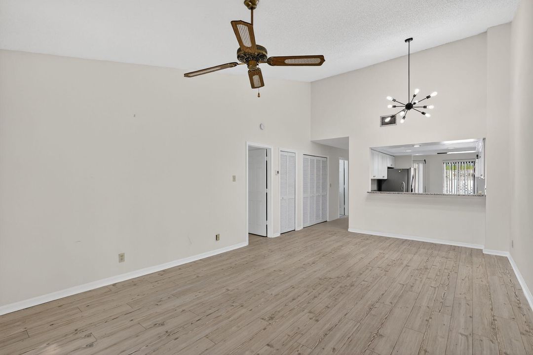 For Sale: $315,000 (2 beds, 2 baths, 1193 Square Feet)