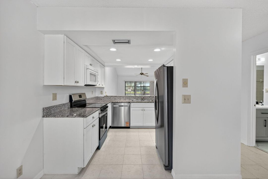 For Sale: $315,000 (2 beds, 2 baths, 1193 Square Feet)