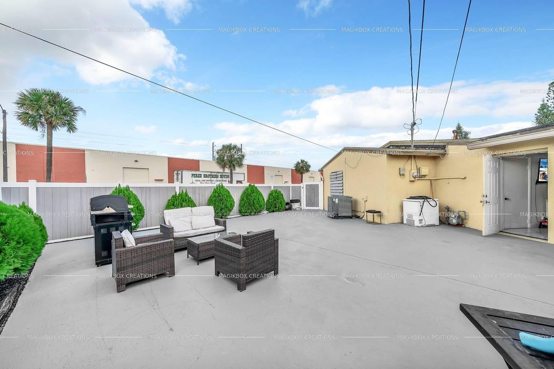 На продажу: $389,900 (3 спален, 2 ванн, 1592 Квадратных фут)