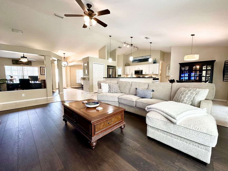 En Renta: $2,900 (3 camas, 2 baños, 1986 Pies cuadrados)