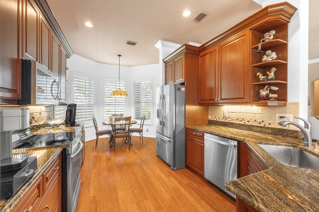 На продажу: $650,000 (3 спален, 2 ванн, 1800 Квадратных фут)