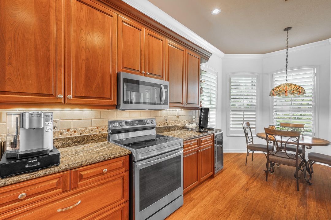 На продажу: $650,000 (3 спален, 2 ванн, 1800 Квадратных фут)