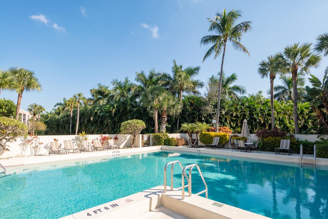 For Sale: $235,000 (2 beds, 2 baths, 1042 Square Feet)