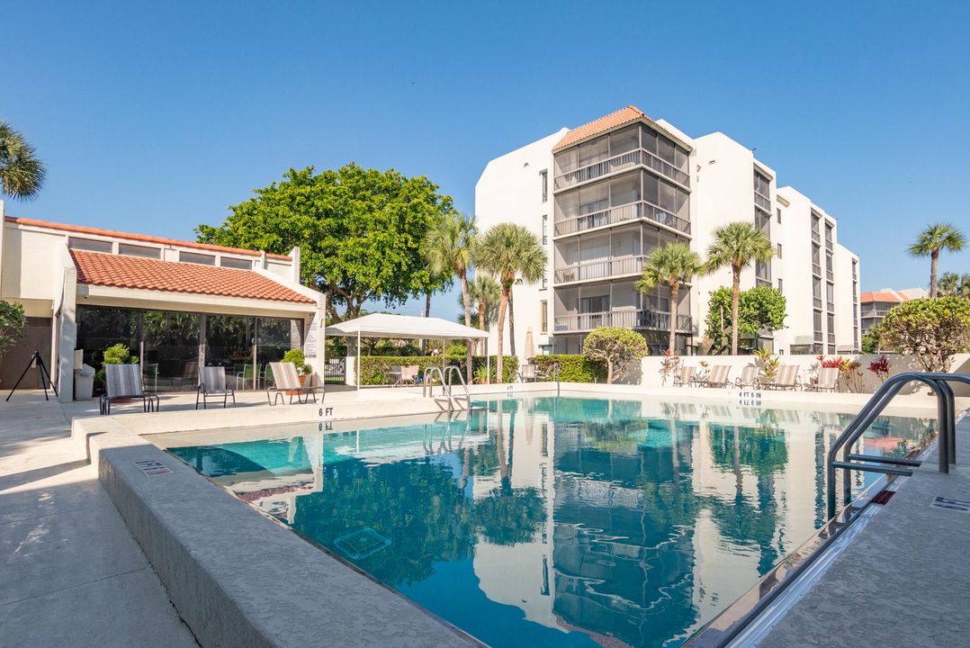 For Sale: $235,000 (2 beds, 2 baths, 1042 Square Feet)