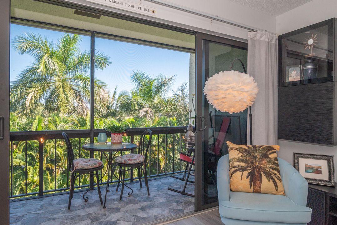 For Sale: $235,000 (2 beds, 2 baths, 1042 Square Feet)