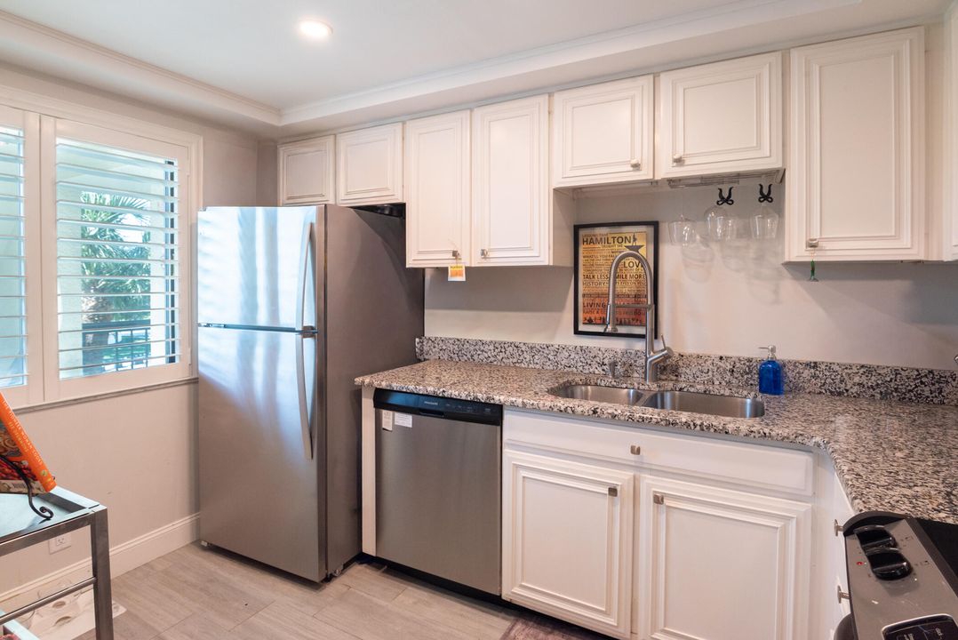 For Sale: $235,000 (2 beds, 2 baths, 1042 Square Feet)