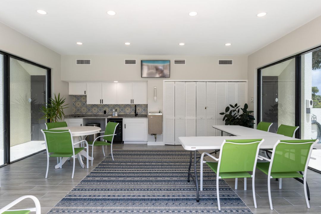 For Sale: $235,000 (2 beds, 2 baths, 1042 Square Feet)