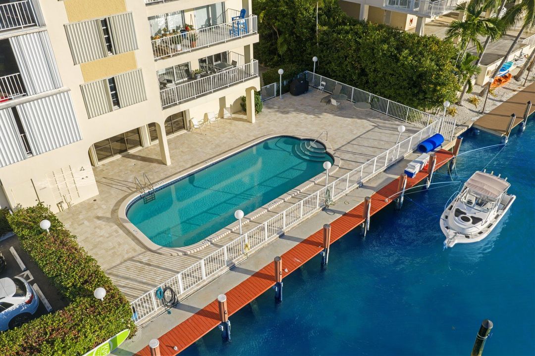 For Sale: $1,110,000 (2 beds, 2 baths, 2045 Square Feet)