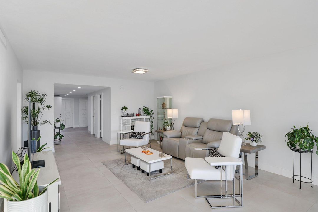 For Sale: $1,110,000 (2 beds, 2 baths, 2045 Square Feet)