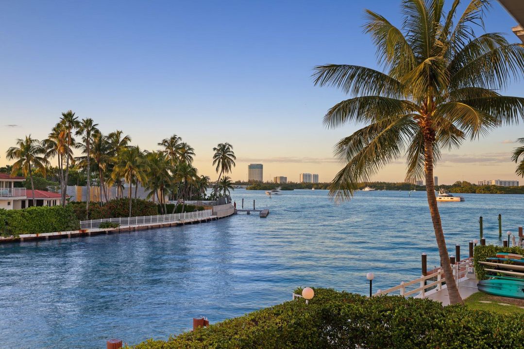 For Sale: $1,110,000 (2 beds, 2 baths, 2045 Square Feet)