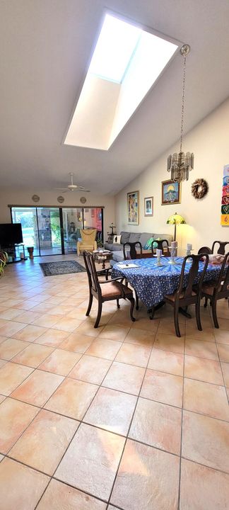 For Sale: $419,000 (2 beds, 2 baths, 1369 Square Feet)