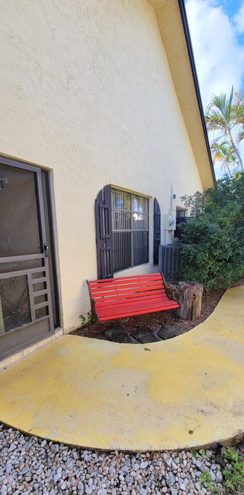 For Sale: $419,000 (2 beds, 2 baths, 1369 Square Feet)