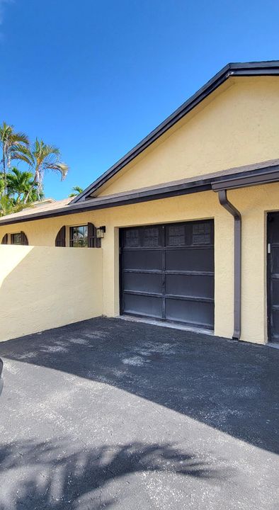 For Sale: $419,000 (2 beds, 2 baths, 1369 Square Feet)