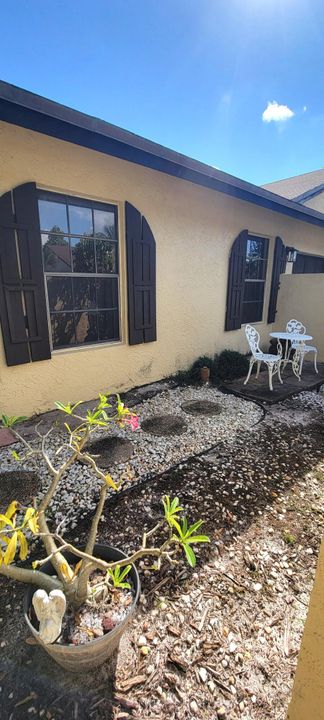 For Sale: $419,000 (2 beds, 2 baths, 1369 Square Feet)