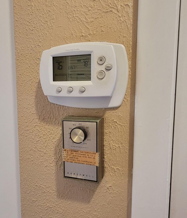 For Sale: $419,000 (2 beds, 2 baths, 1369 Square Feet)