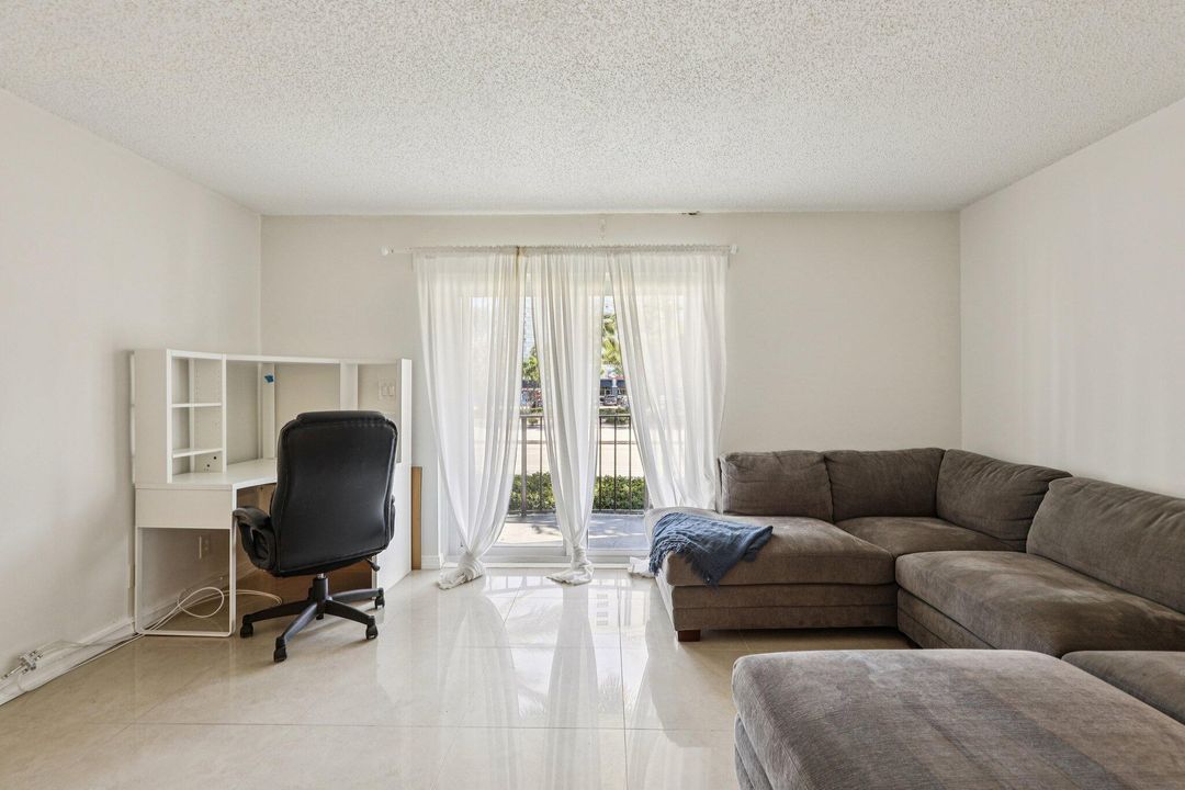 待售: $370,000 (2 贝兹, 2 浴室, 1145 平方英尺)